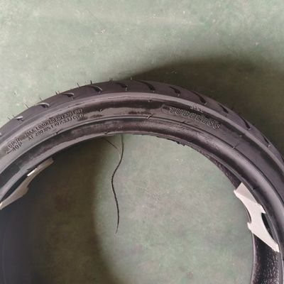 80/90-14 Безтрубная мотоциклетная шина с сертификатом и черным цветом натуральной резины