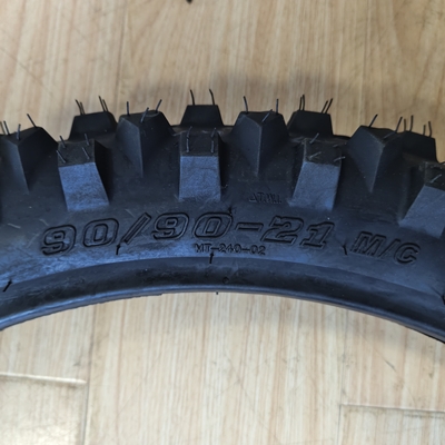 OEM приемлемая 90/90-21 сверхмягкая и среднемягкая шины с отличным содержанием каучука