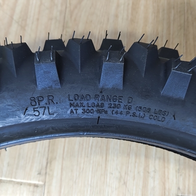 OEM приемлемая 90/90-21 сверхмягкая и среднемягкая шины с отличным содержанием каучука