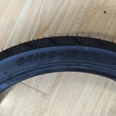 8090-17 Мотоциклетные шины и внутренние трубы с натуральным сырьем из каучука, стали, нейлона