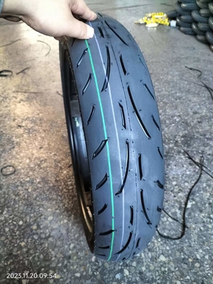 Высокое содержание каучука в шинах и трубах мотоциклов 30%-45% OEM приемлемо 120/70-17