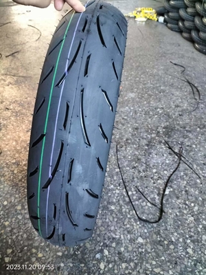 Высокое содержание каучука в шинах и трубах мотоциклов 30%-45% OEM приемлемо 120/70-17