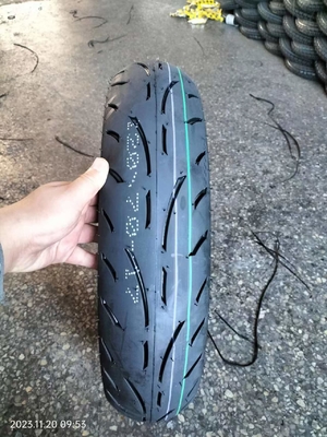 Высокое содержание каучука в шинах и трубах мотоциклов 30%-45% OEM приемлемо 120/70-17