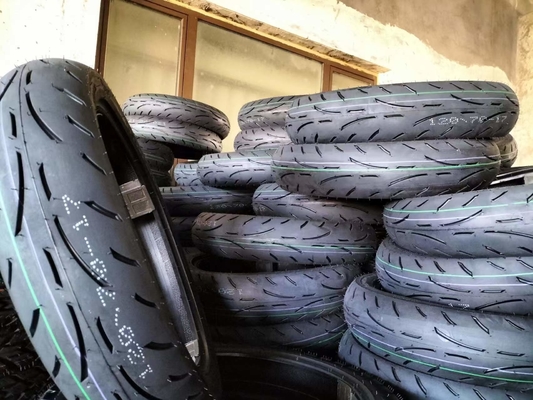 Высокое содержание каучука в шинах и трубах мотоциклов 30%-45% OEM приемлемо 120/70-17