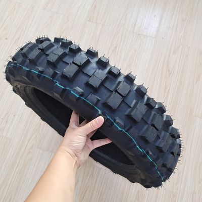 Мотоциклетная шина 140/80-18 с черным дизайном и рейтингом 6PR/8PR