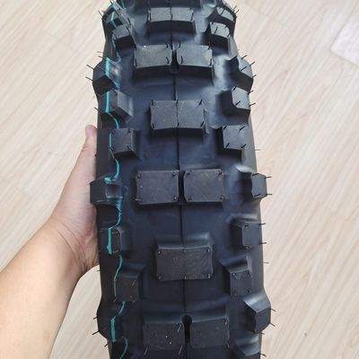 Мотоциклетная шина 140/80-18 с черным дизайном и рейтингом 6PR/8PR