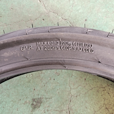 Черная мотоциклетная шина / Llantas de Moto / Neumatico Moto с содержанием каучука 35%-55%