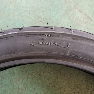Черная мотоциклетная шина / Llantas de Moto / Neumatico Moto с содержанием каучука 35%-55%