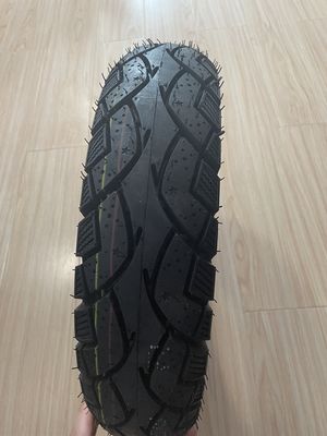 16 дюймовые шины мотоциклов с глубокими узорами для долговечной производительности 3,2 кг