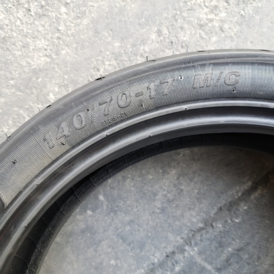 6pr/8pr Мотоциклетная безтрубная шина 140/70-17 с OEM приемлемым и Ply Rating 6pr/8pr