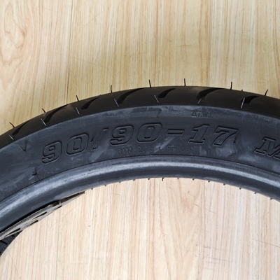 35%-55% Содержание каучука 90/90-17 TL Мотоциклетная шина для сертификации ISO9001