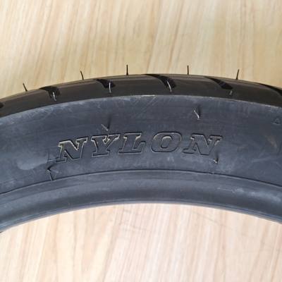 35%-55% Содержание каучука 90/90-17 TL Мотоциклетная шина для сертификации ISO9001
