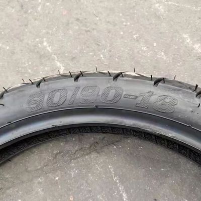 Циндаоский порт загружает шины для мотоциклов за 90/90-18 110/90-16 90.90.18 Шины