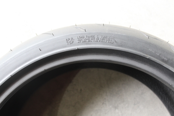 Содержание каучука 35% - 45% 180/55/17 TL Мотоциклетные безтрубные шины для порта Циндао
