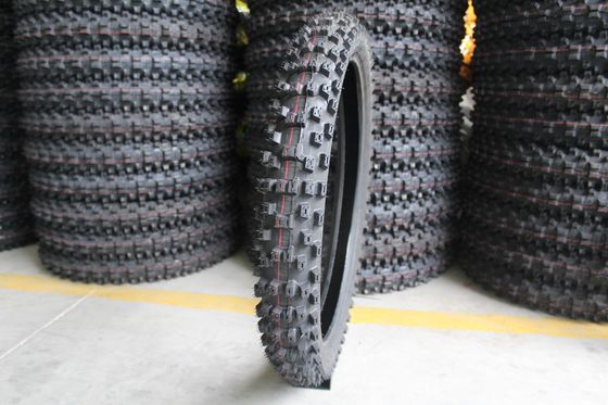 6PR/8PR Уровень свертываемости 80/100-21 Гонки внедорожные шины 35% - 45% Содержание резины для мотоциклов
