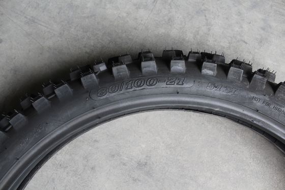 6PR/8PR Уровень свертываемости 80/100-21 Гонки внедорожные шины 35% - 45% Содержание резины для мотоциклов