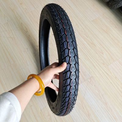 Производственная мощность 5000 штук в день Мотоциклетная шина 70/100-17 без труб для скутеров