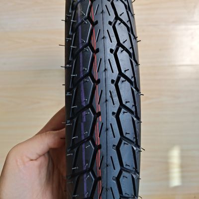 Производственная мощность 5000 штук в день Мотоциклетная шина 70/100-17 без труб для скутеров