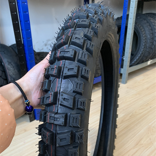 5000 штук в день Maxxis Мотоциклетные шины для Bajaj Boxer 300-17 Содержание каучука 35%-55%