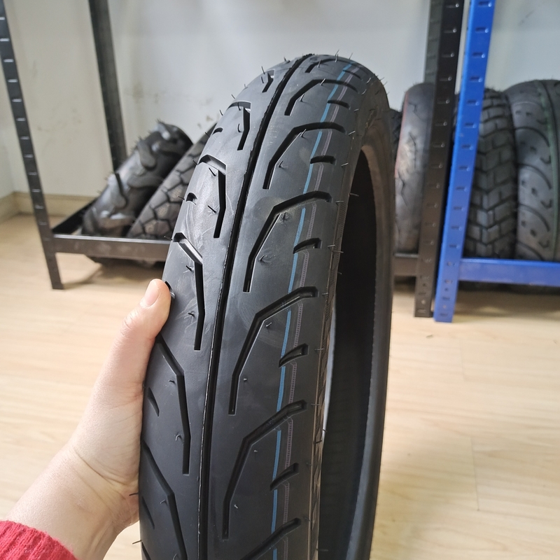 35%-55% Содержание каучука 90/90-17 TL Мотоциклетная шина для сертификации ISO9001