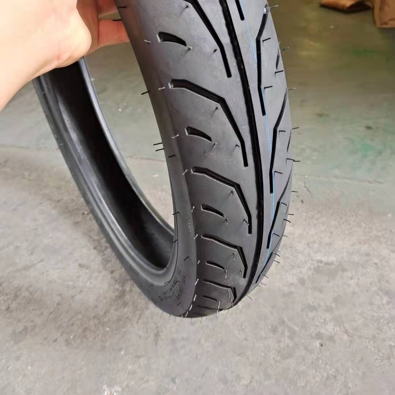 Порт погрузки Циндао Natrual Rubber 17 дюймов 90/90-17 8 слоев скоростной шины мотоцикла