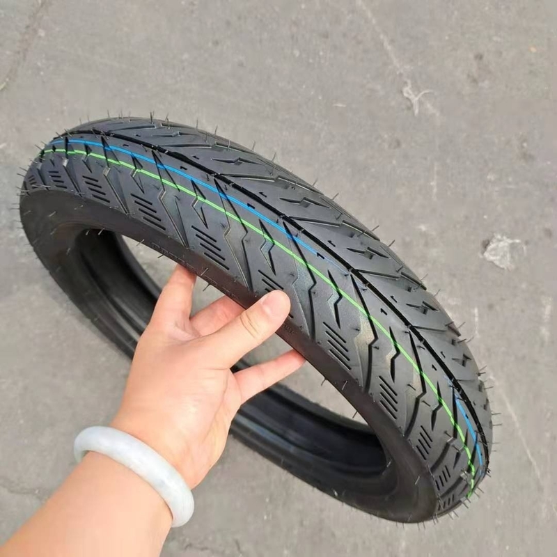 35%-55% содержание каучука безтрубные мотоциклетные шины 100/80-14 90/80-14 с длительным сроком службы