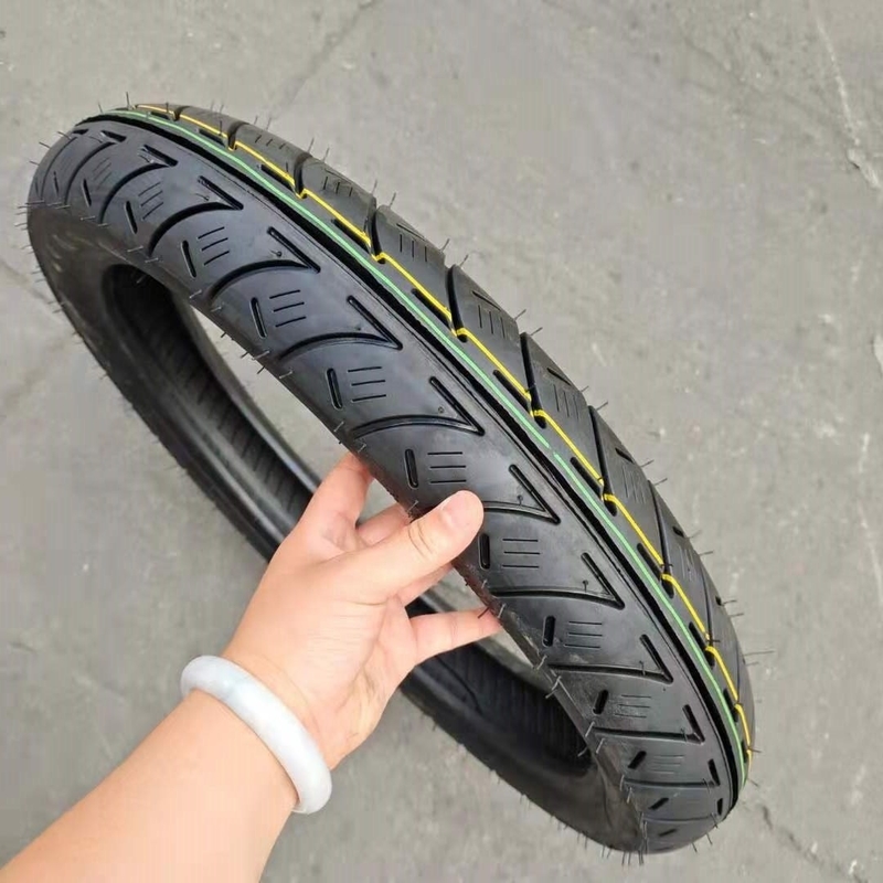 Nature Rubber Tubeless 90/90-18 Мотоциклетная шина с запасной частью Продолжительность службы 20000 км
