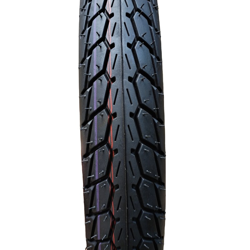 Производственная мощность 5000 штук в день Мотоциклетная шина 70/100-17 без труб для скутеров